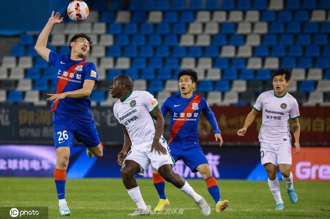 罗马1-0领先第64分钟，扎莱夫斯基背后放铲犯规吃到个人本场第二黄被罚下第66分钟，夸梅左路送出精准传中，夸塔抢点后仰头球破门，佛罗伦萨1-1扳平第87分钟，卢卡库飞铲夸梅小腿被直红罚下【比赛焦点瞬间】第14分钟，罗马反击机会，扎莱夫斯基做球，迪巴拉跟进打门稍稍偏出第17分钟，帕特里西奥精彩扑救挡出必进球第23分钟，迪巴拉出现伤情难以坚持被阿兹蒙替换下场第50分钟，伊科内禁区右侧内切后的打门被帕特里西奥没收第53分钟，罗马开出左侧角球，门将扑球脱手造成混乱，罗马险些趁乱破门第65分钟，罗马逃过一劫！
